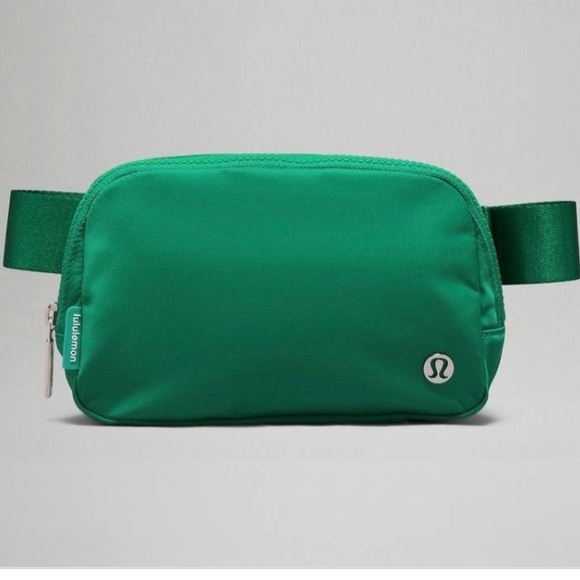 NWT lululemon everywhere belt bag - Picture 2 of 5
